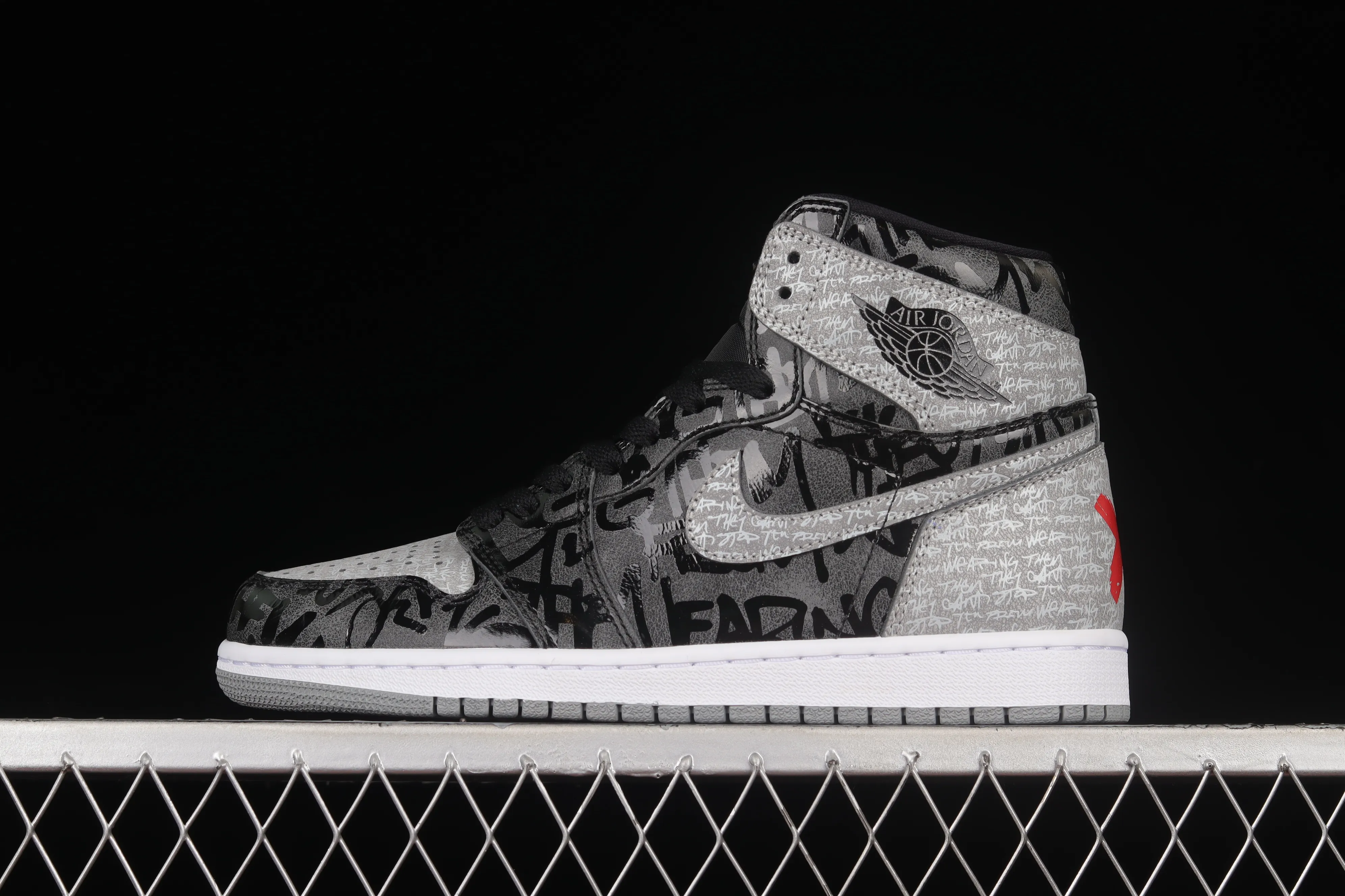 All categories Air Jordan Jordan series basketball shoes Air Jordan 1 High Pure original version Air Jordan 1 High OG "Rebellionaire" AJ1 Joe 1 black and gray banned "Rebelionaire" high-top basketball shoes 555088-036